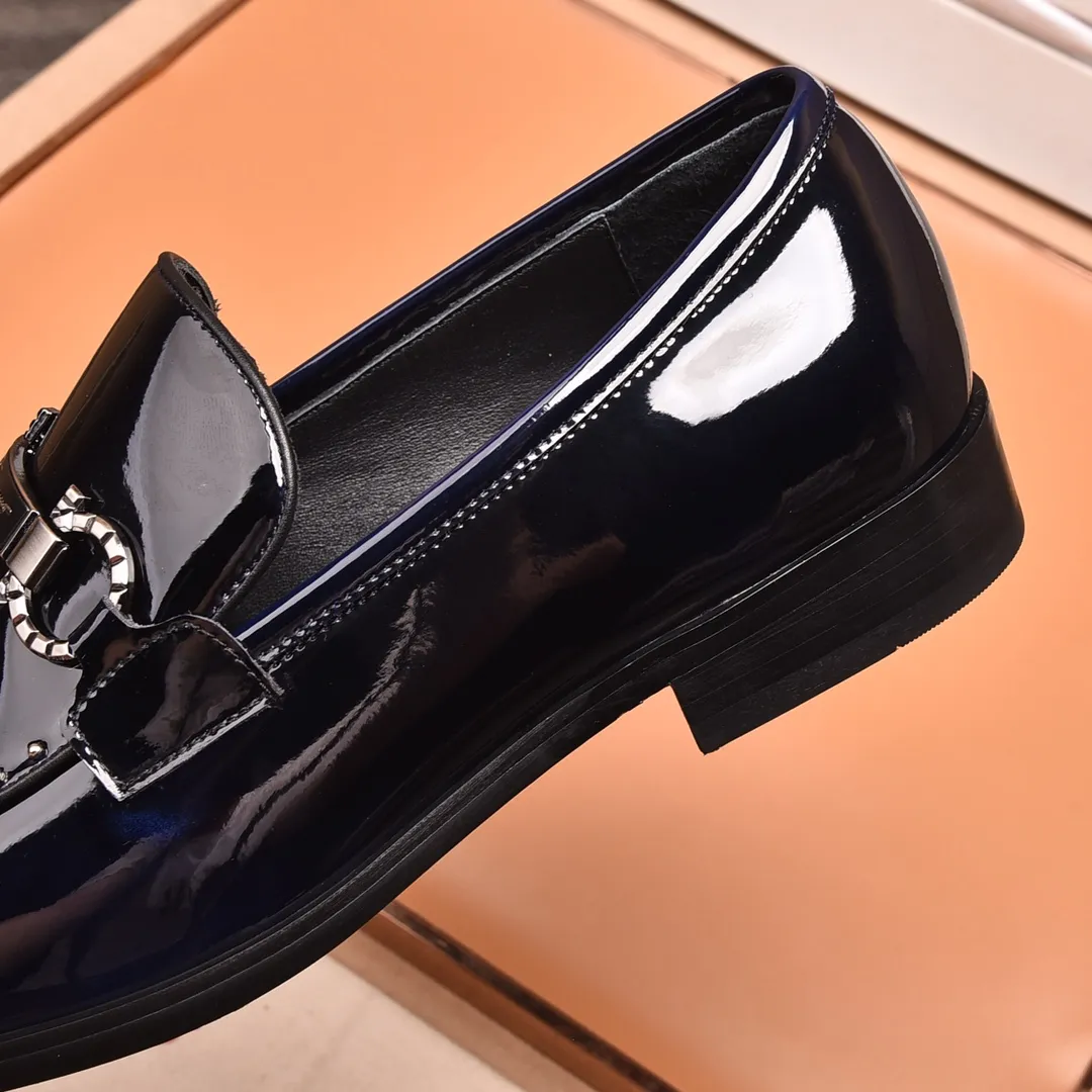 Men's shoes 💰540📛📛(water-dyed cowhide) Salvatore Ferragamo high-end (Salvatore Ferragamo) is the world's top luxury footwear brand. It comes from the fashion kingdom of Italy and is famous all over the world for its traditional handmade design and novel styles...🚶🏻🚶🏻New suit shoes are available simultaneously at the counter. This model is purely handmade. The fabric is imported from Italy's original first-layer cowhide. Soft water-dyed cowhide lining. Original authentic outsole🌀🌀Size: 38➖45